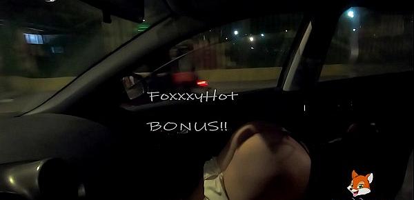 Calentando a conductores de taxi y uber, tocando mi conchita humeda y bonus de video mostrando mi culo en el auto
